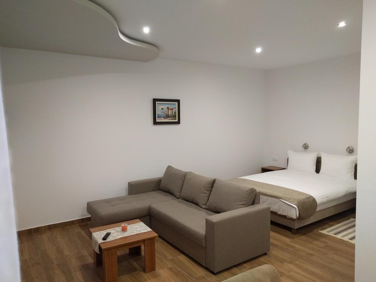 Simica Cose Appartement Vrdnik Buitenkant foto