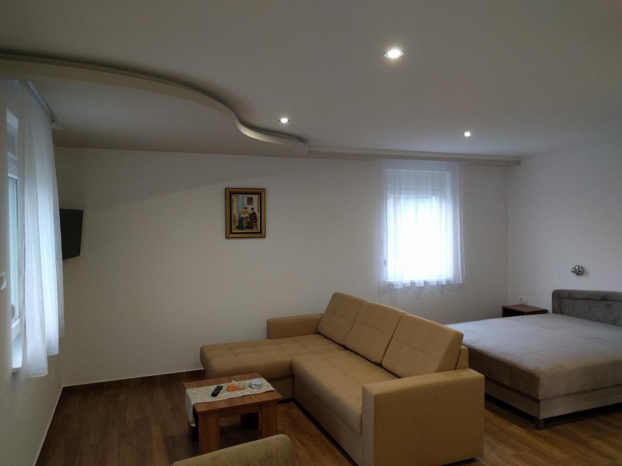 Simica Cose Appartement Vrdnik Buitenkant foto