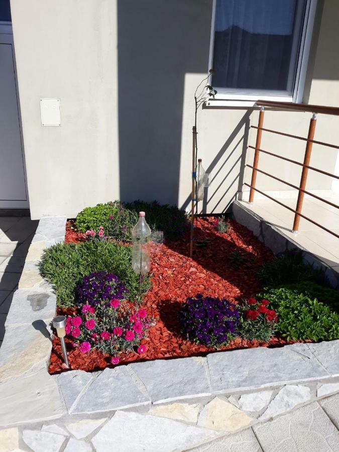 Simica Cose Appartement Vrdnik Buitenkant foto