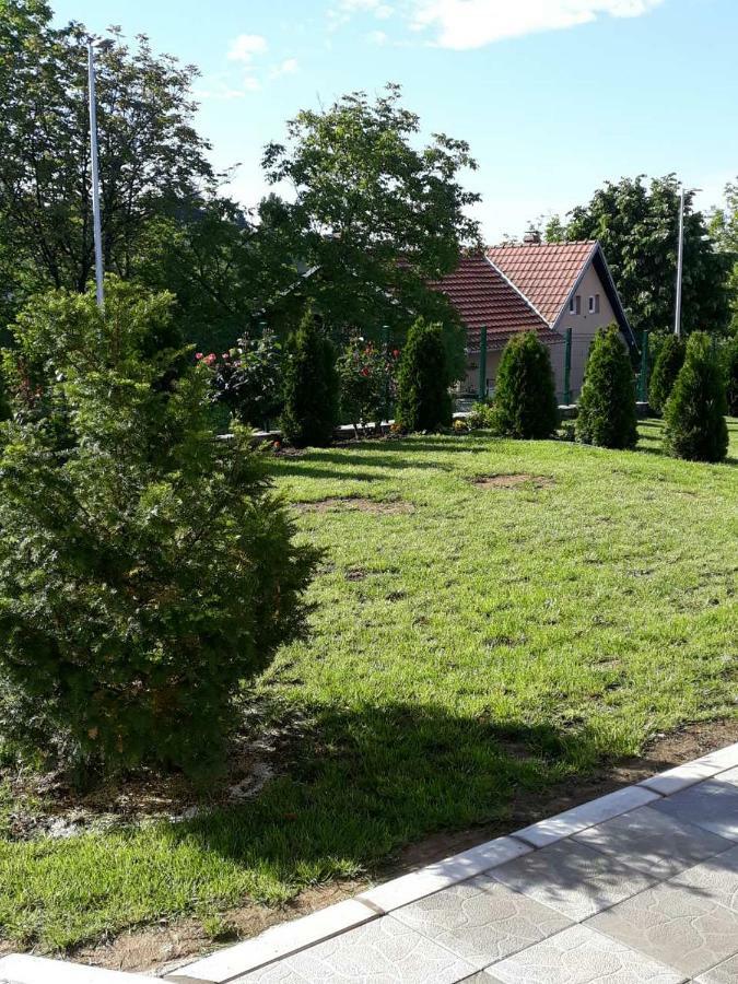 Simica Cose Appartement Vrdnik Buitenkant foto