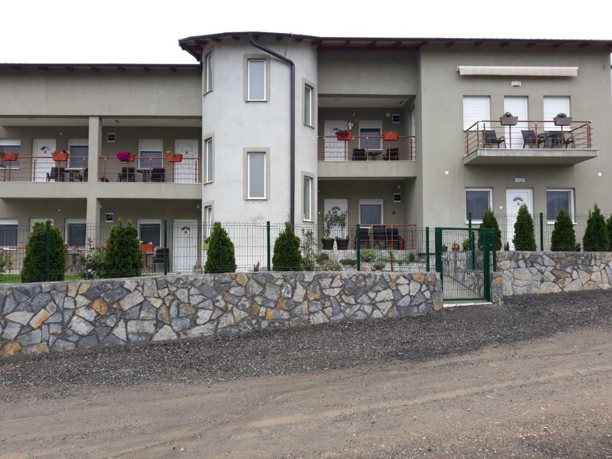 Simica Cose Appartement Vrdnik Buitenkant foto